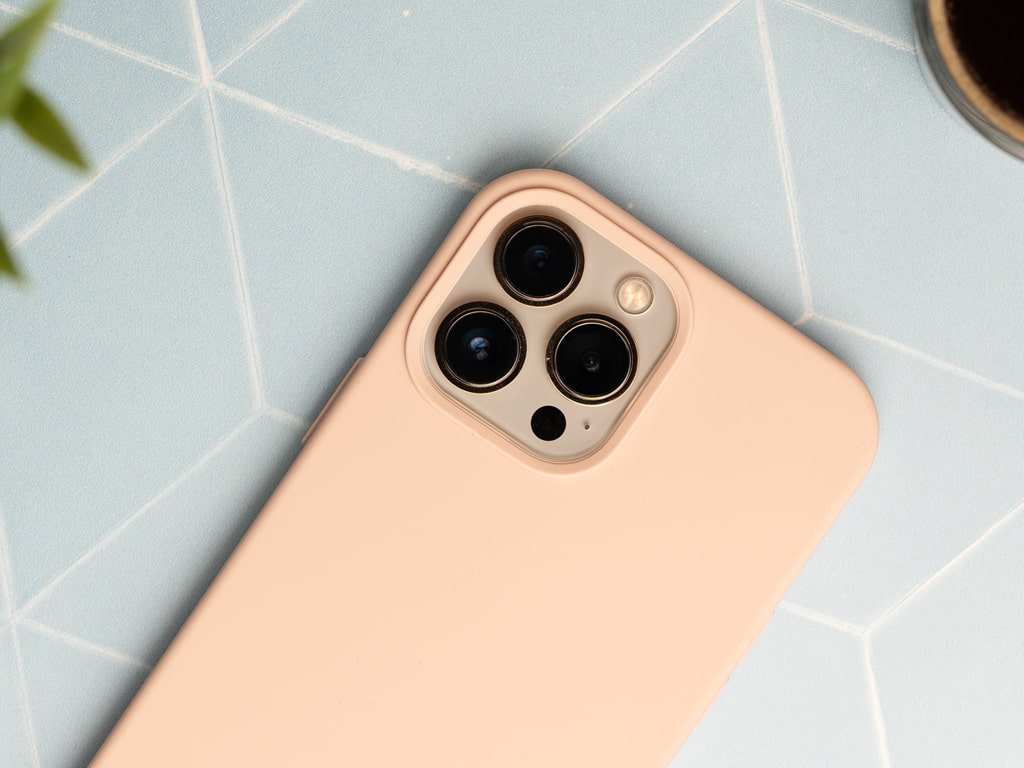 Silikonový kryt na iPhone 13 Pro Max - Béžový 4